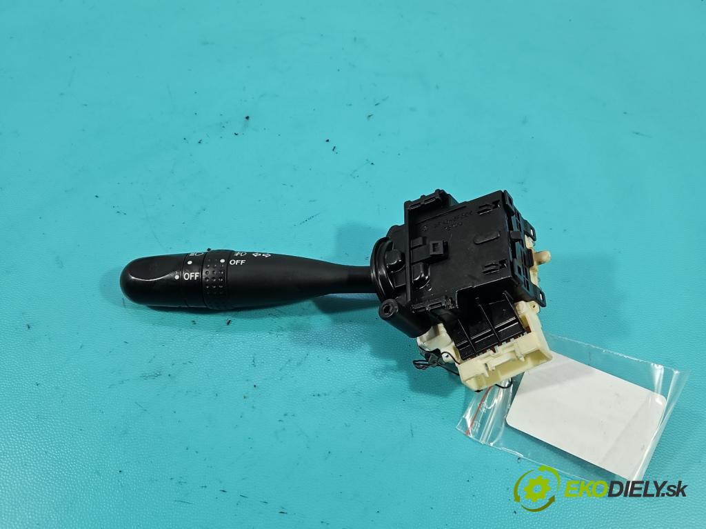 Toyota Corolla E12 2001-2009 1.8 VVTI usa 135 HP manual 99 kW 1794 cm3 4- prepínač smeroviek 173745 (Prepínacie páčky pod volantom)