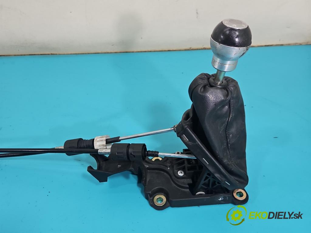 Ford Focus Mk1 1998-2004 1.6 16V 101 HP manual 74 kW 1596 cm3 5- Páka: Změny: stupeň,rýchlosť  (Rýchlostná páka (kulisa))