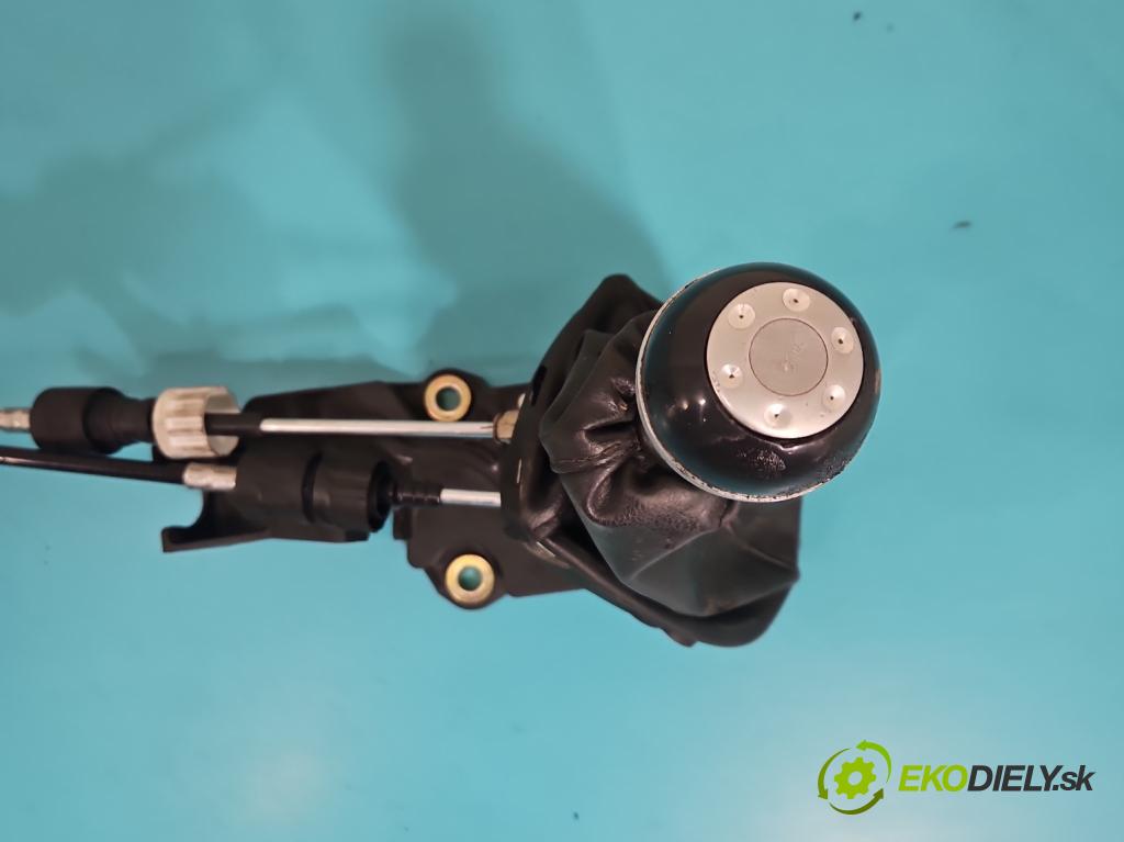 Ford Focus Mk1 1998-2004 1.6 16V 101 HP manual 74 kW 1596 cm3 5- Páka: Změny: stupeň,rýchlosť  (Rýchlostná páka (kulisa))