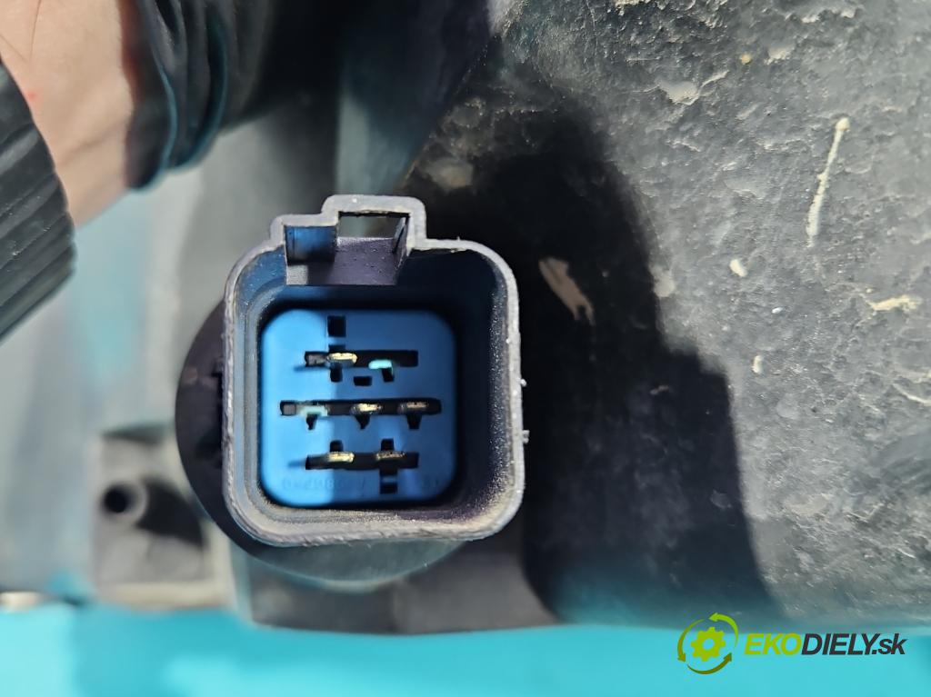 Ford Focus Mk1 1998-2004 1.6 16V 101 HP manual 74 kW 1596 cm3 5- Reflektor: pravý  (Svetlo predné pravé)