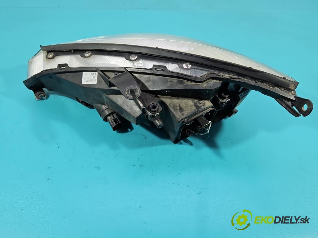 Ford Focus Mk1 1998-2004 1.6 16V 101 HP manual 74 kW 1596 cm3 5- Reflektor: pravý  (Svetlo predné pravé)