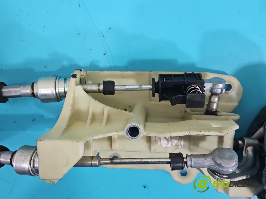 Fiat Panda II 2003-2012 1.1b 54 HP manual 40 kW 1108 cm3 5- Páka: Změny: stupeň,rýchlosť  (Rýchlostná páka (kulisa))