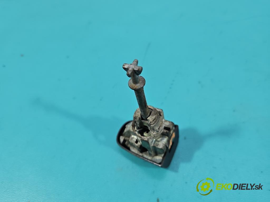 Toyota Land Cruiser J120 2002-2010 3.0 D4D 166 HP automatic 122 kW 2982 cm3 5- rukoväť predné ľavé mimo:  (Kľučka dverí vonkajšia predná ľavá)