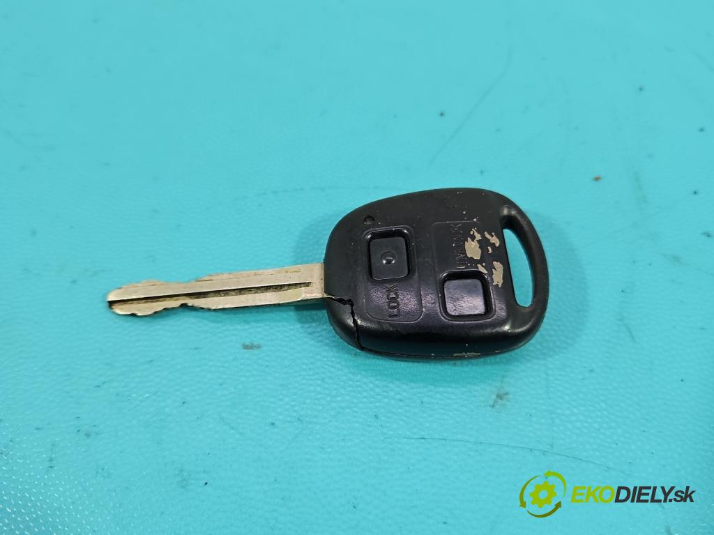 Toyota Land Cruiser J120 2002-2010 3.0 D4D 166 HP automatic 122 kW 2982 cm3 5- rukoväť predné ľavé mimo:  (Kľučka dverí vonkajšia predná ľavá)