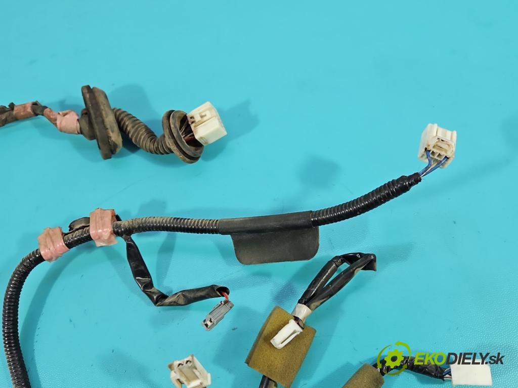 Toyota Land Cruiser J120 2002-2010 3.0 D4D 166 HP automatic 122 kW 2982 cm3 5- Zväzok: dvere zadné pravých 8215360190H