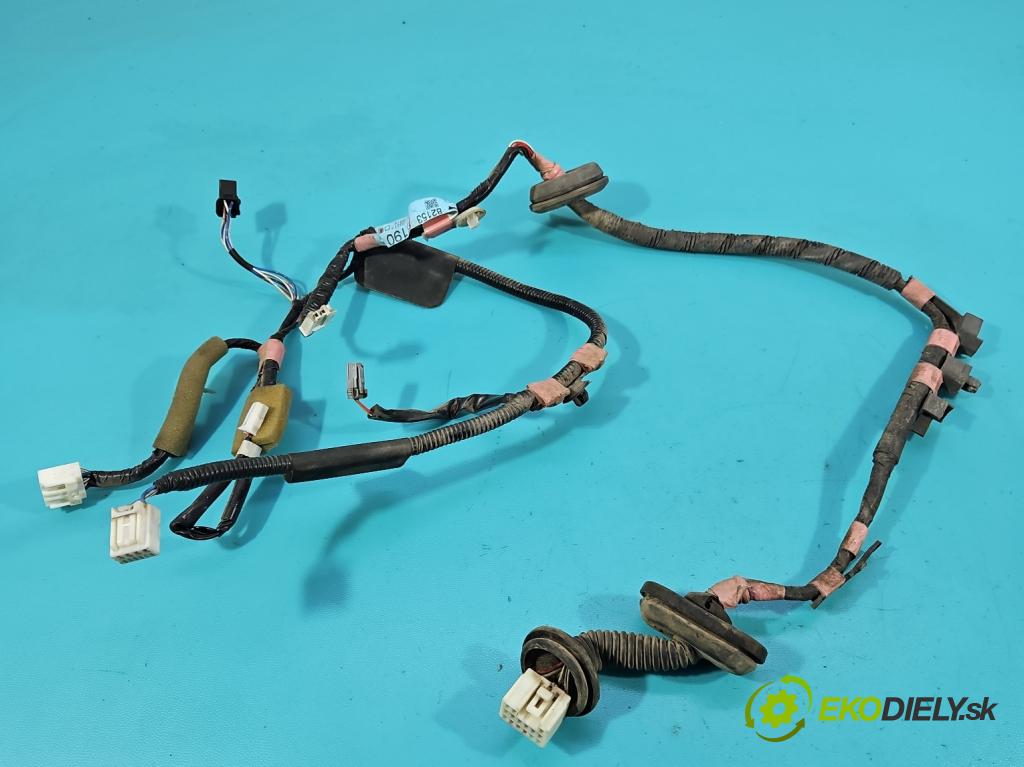 Toyota Land Cruiser J120 2002-2010 3.0 D4D 166 HP automatic 122 kW 2982 cm3 5- Zväzok: dvere zadné pravých 8215360190H