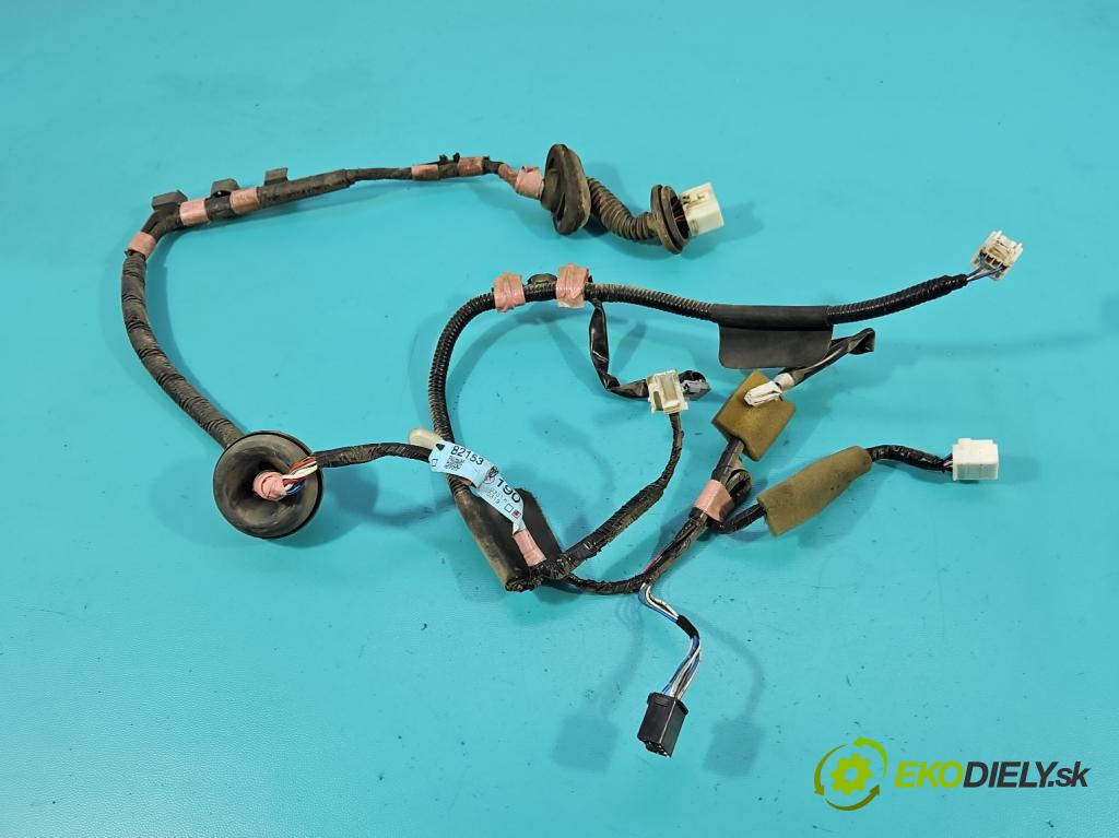 Toyota Land Cruiser J120 2002-2010 3.0 D4D 166 HP automatic 122 kW 2982 cm3 5- Zväzok: dvere zadné pravých 8215360190H