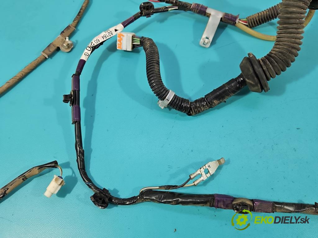 Toyota Land Cruiser J120 2002-2010 3.0 D4D 166 HP automatic 122 kW 2982 cm3 5- Zväzok: kufrové dvere zadné 8218460230G
