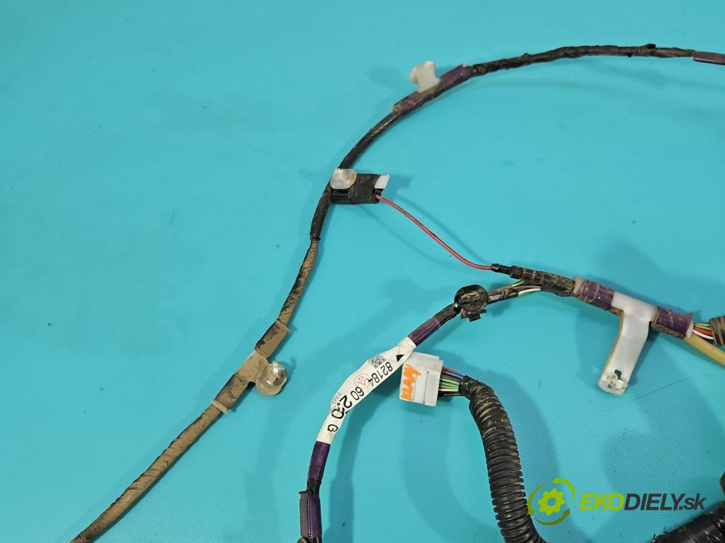 Toyota Land Cruiser J120 2002-2010 3.0 D4D 166 HP automatic 122 kW 2982 cm3 5- Zväzok: kufrové dvere zadné 8218460230G