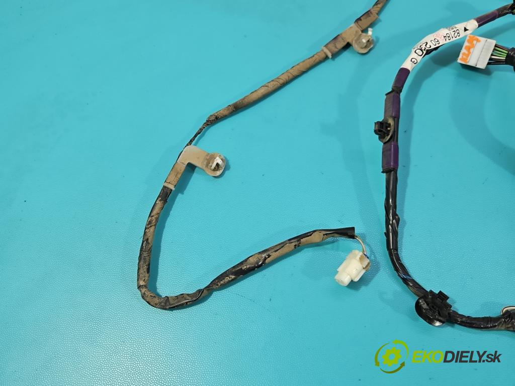 Toyota Land Cruiser J120 2002-2010 3.0 D4D 166 HP automatic 122 kW 2982 cm3 5- Zväzok: kufrové dvere zadné 8218460230G