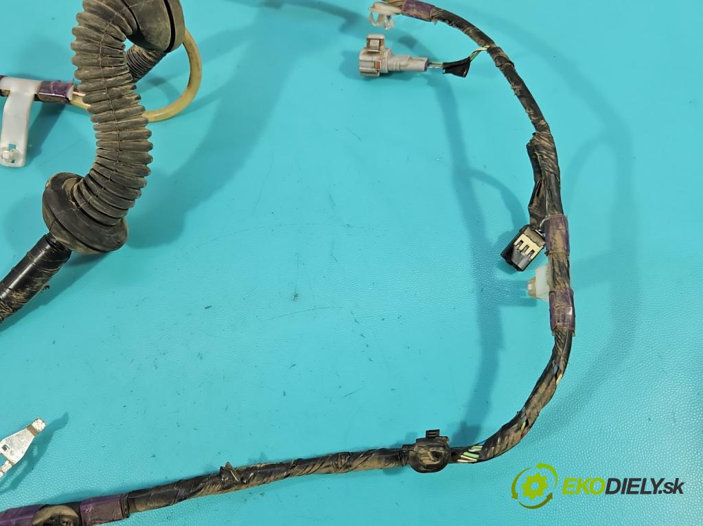 Toyota Land Cruiser J120 2002-2010 3.0 D4D 166 HP automatic 122 kW 2982 cm3 5- Zväzok: kufrové dvere zadné 8218460230G