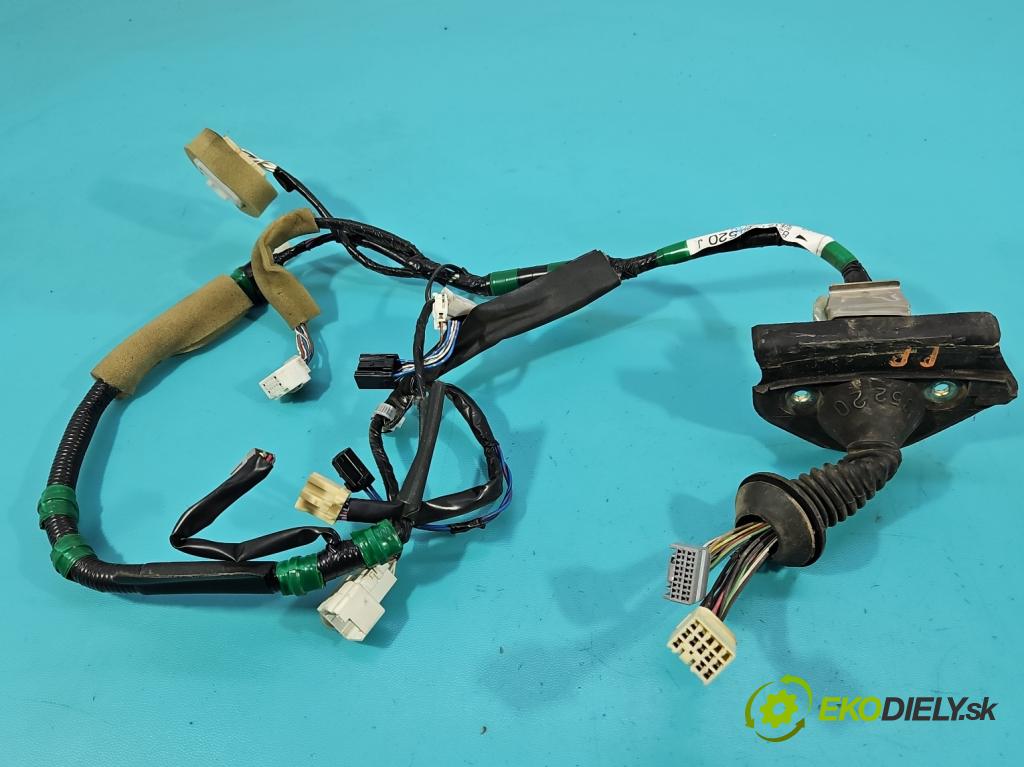 Toyota Land Cruiser J120 2002-2010 3.0 D4D 166 hp automatic 122 kW 2982 cm3 5- Balíček: dveře přední pravých 82151-60520J