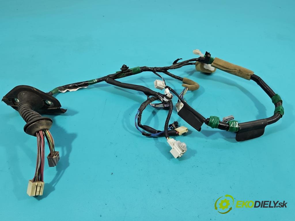 Toyota Land Cruiser J120 2002-2010 3.0 D4D 166 hp automatic 122 kW 2982 cm3 5- Balíček: dveře přední pravých 82151-60520J