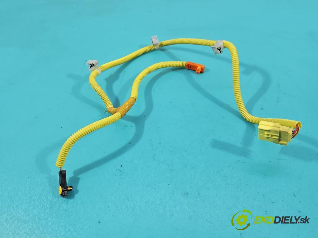 Toyota Land Cruiser J120 2002-2010 3.0 D4D 166 HP automatic 122 kW 2982 cm3 5- Zväzok: vankúše: Airbag: