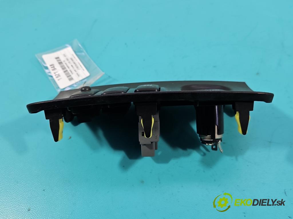 Toyota Land Cruiser J120 2002-2010 3.0 D4D 166 HP automatic 122 kW 2982 cm3 5- zásuvka zapaľovače 58831-60020