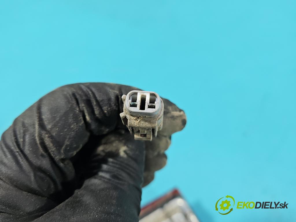 Toyota Land Cruiser J120 2002-2010 3.0 D4D 166 hp automatic 122 kW 2982 cm3 5- světlo zadní levé nárazníku