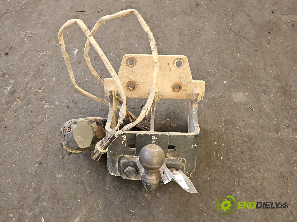 Toyota Land Cruiser J120 2002-2010 3.0 D4D 166 hp automatic 122 kW 2982 cm3 5- oko tažné  (Tažné zařízení)