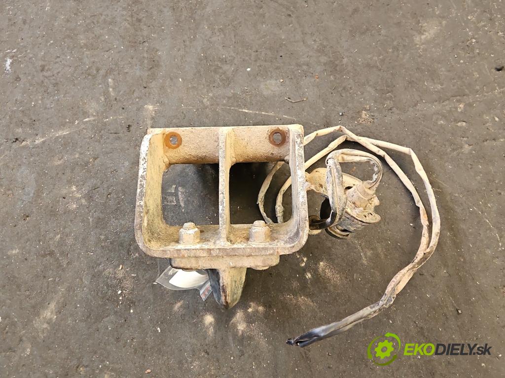 Toyota Land Cruiser J120 2002-2010 3.0 D4D 166 hp automatic 122 kW 2982 cm3 5- oko tažné  (Tažné zařízení)