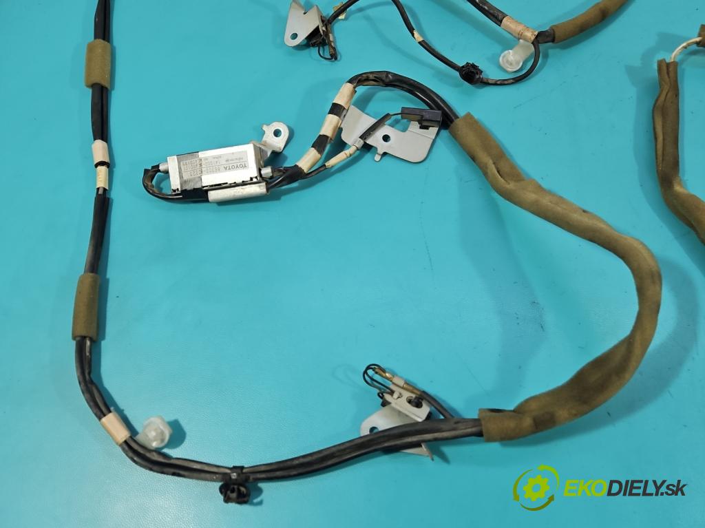 Toyota Land Cruiser J120 2002-2010 3.0 D4D 166 HP automatic 122 kW 2982 cm3 5- Antena 86300-60220