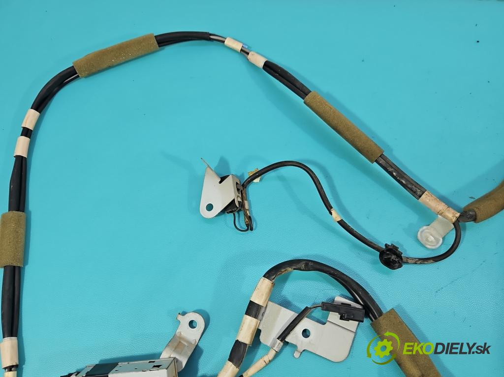 Toyota Land Cruiser J120 2002-2010 3.0 D4D 166 HP automatic 122 kW 2982 cm3 5- Antena 86300-60220