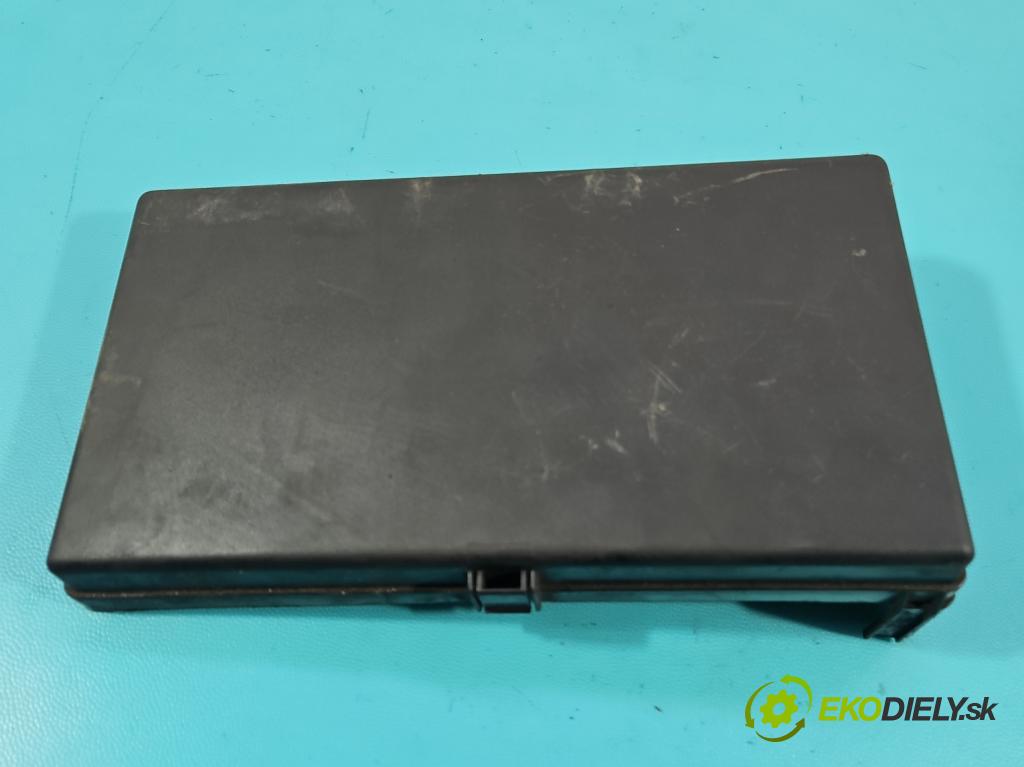 Toyota Land Cruiser J120 2002-2010 3.0 D4D 166 HP automatic 122 kW 2982 cm3 5- skrinka poistka 82662-60331 (Poistková skrinka)