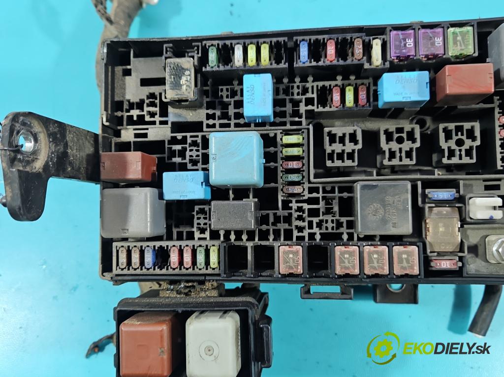 Toyota Land Cruiser J120 2002-2010 3.0 D4D 166 HP automatic 122 kW 2982 cm3 5- skrinka poistka 82662-60331 (Poistková skrinka)