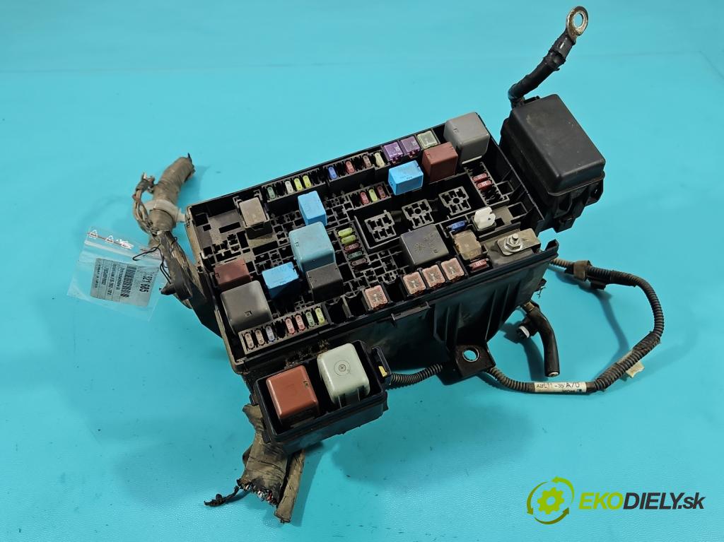 Toyota Land Cruiser J120 2002-2010 3.0 D4D 166 HP automatic 122 kW 2982 cm3 5- skrinka poistka 82662-60331 (Poistková skrinka)