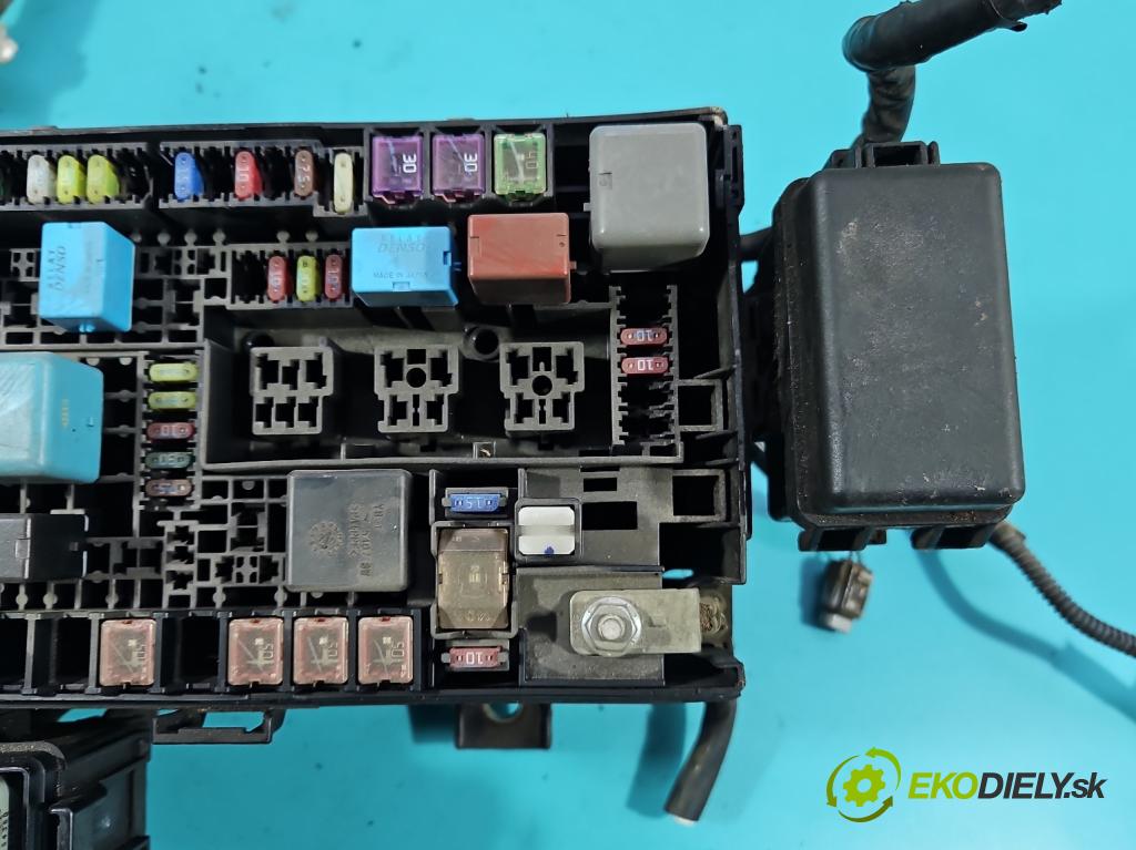 Toyota Land Cruiser J120 2002-2010 3.0 D4D 166 HP automatic 122 kW 2982 cm3 5- skrinka poistka 82662-60331 (Poistková skrinka)