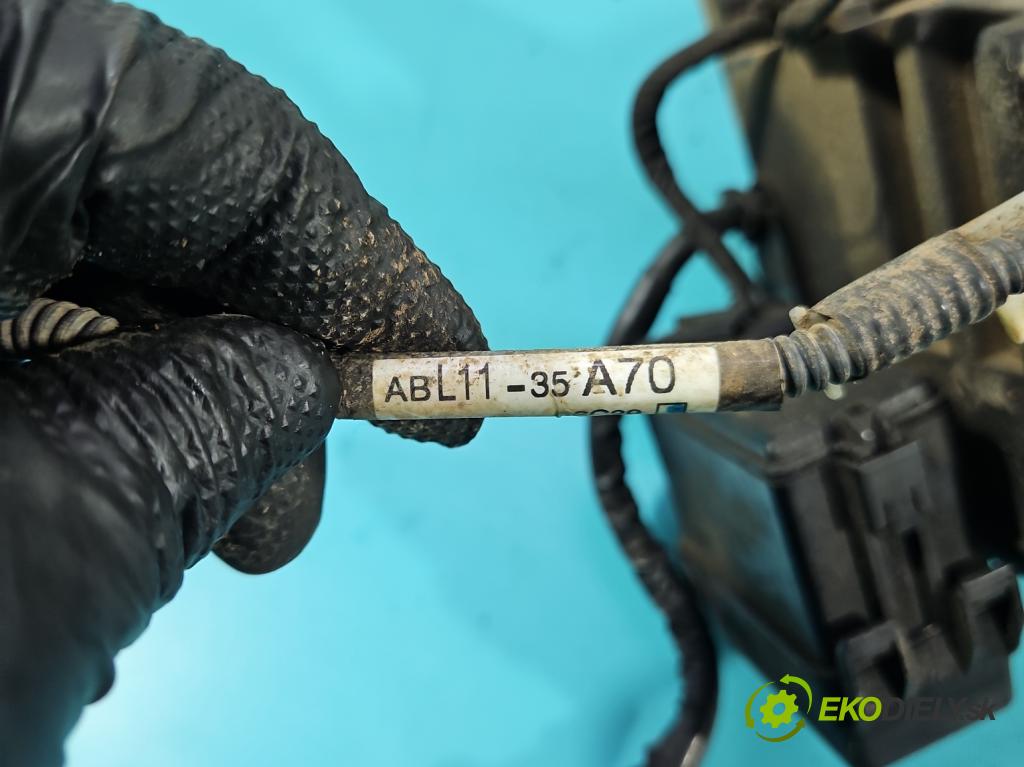 Toyota Land Cruiser J120 2002-2010 3.0 D4D 166 HP automatic 122 kW 2982 cm3 5- skrinka poistka 82662-60331 (Poistková skrinka)