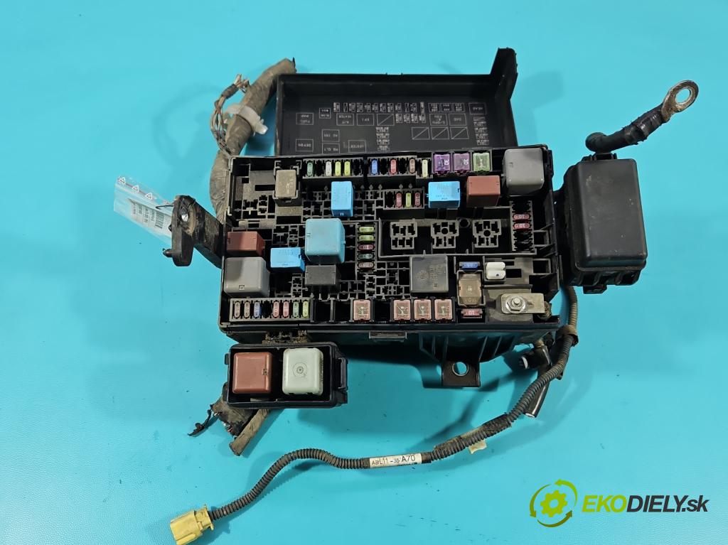 Toyota Land Cruiser J120 2002-2010 3.0 D4D 166 HP automatic 122 kW 2982 cm3 5- skrinka poistka 82662-60331 (Poistková skrinka)