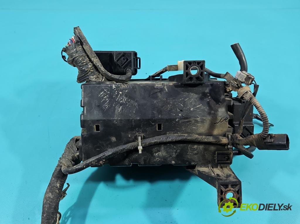 Toyota Land Cruiser J120 2002-2010 3.0 D4D 166 HP automatic 122 kW 2982 cm3 5- skrinka poistka 82662-60331 (Poistková skrinka)