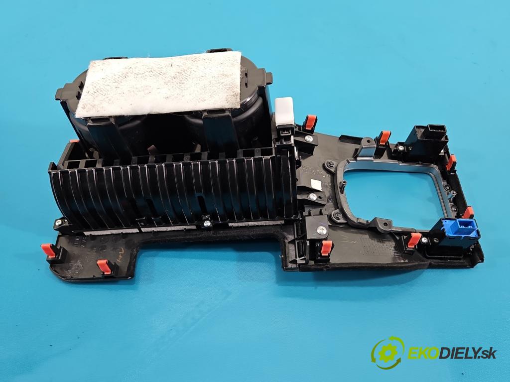 Honda Accord VIII 2008-2015 2.0 156 hp manual 115 kW 1997 cm3 4- Rukojeť: na napoje:  (Držák nápojů)