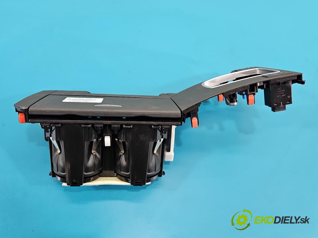 Honda Accord VIII 2008-2015 2.0 156 hp manual 115 kW 1997 cm3 4- Rukojeť: na napoje:  (Držák nápojů)