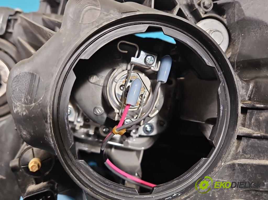 Honda Accord VIII 2008-2015 2.0 156 HP manual 115 kW 1997 cm3 4- Reflektor: pravý  (Svetlo predné pravé)