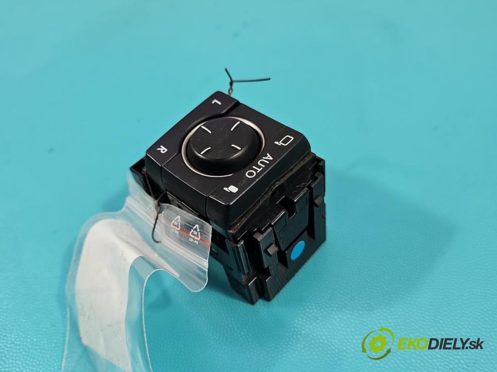 Lexus NX I 2014-2021 2.0 T 238HP automatic 175 kW 1998 cm3 5- prepínač okien spätných zrkadiel