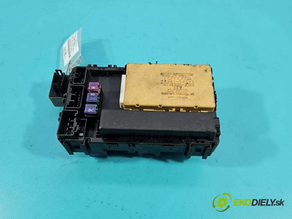 Toyota Corolla E12 2001-2009 1.8 VVTI usa 135 HP manual 99 kW 1794 cm3 4- skrinka poistka 82641-02131 (Poistková skrinka)