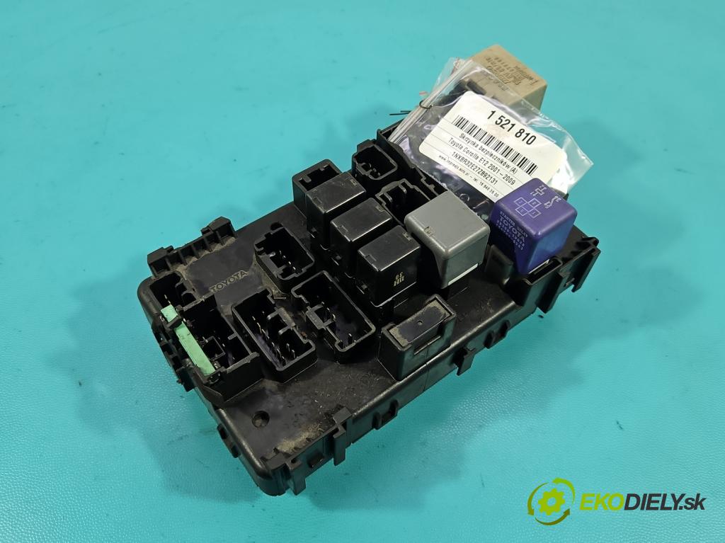 Toyota Corolla E12 2001-2009 1.8 VVTI usa 135 HP manual 99 kW 1794 cm3 4- skrinka poistka 82641-02131 (Poistková skrinka)