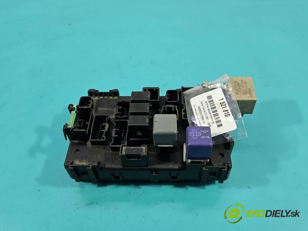 Toyota Corolla E12 2001-2009 1.8 VVTI usa 135 HP manual 99 kW 1794 cm3 4- skrinka poistka 82641-02131 (Poistková skrinka)