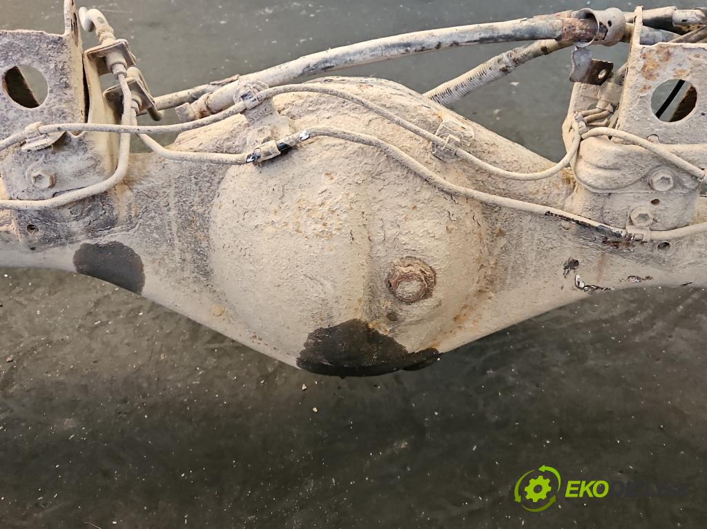 Toyota Land Cruiser J120 2002-2010 3.0 D4D 166 HP automatic 122 kW 2982 cm3 5- Most: zadní: