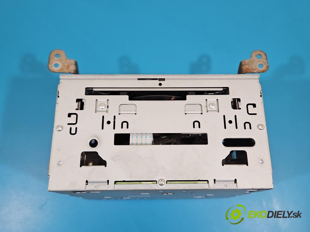 Mitsubishi Outlander II 2006-2013 2.0 DI-D 140 HP manual 103 kW 1968 cm3 5- Radio originál 8701A261