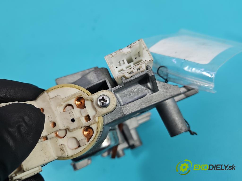 Mitsubishi Outlander II 2006-2013 2.0 DI-D 140 HP manual 103 kW 1968 cm3 5- Spínačka  (Spínacia skrinka)