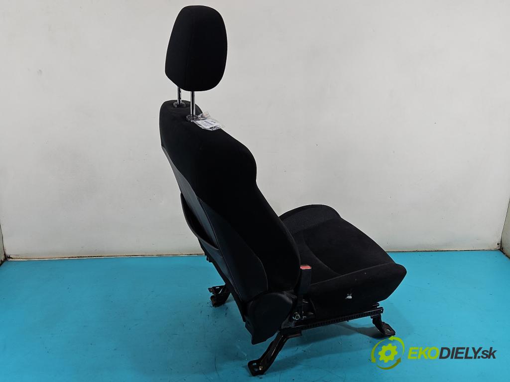 Mitsubishi Outlander II 2006-2013 2.0 DI-D 140 HP manual 103 kW 1968 cm3 5- Sedačka ľavý  (Sedadlo)