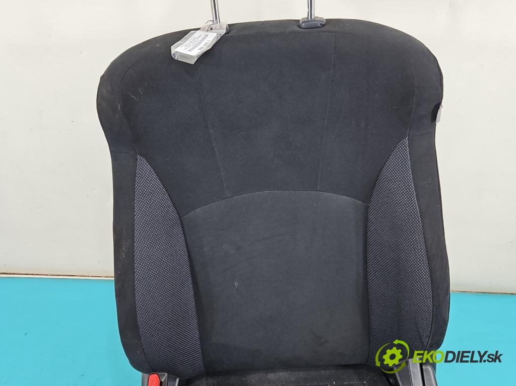 Mitsubishi Outlander II 2006-2013 2.0 DI-D 140 HP manual 103 kW 1968 cm3 5- Sedačka ľavý  (Sedadlo)