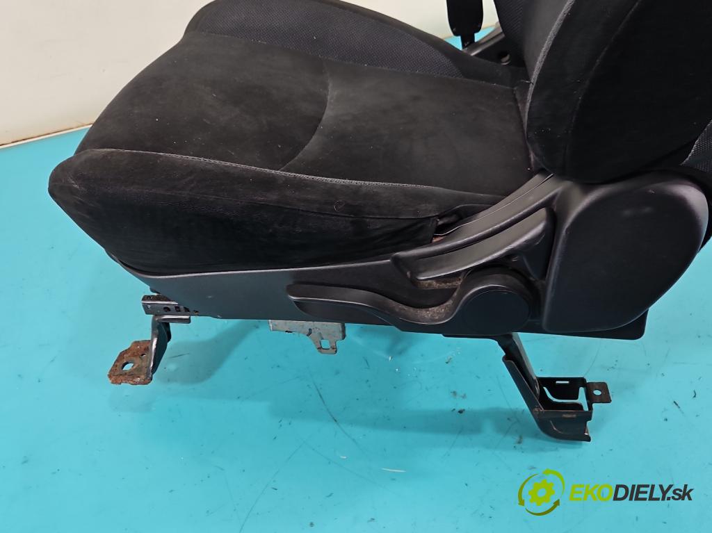 Mitsubishi Outlander II 2006-2013 2.0 DI-D 140 HP manual 103 kW 1968 cm3 5- Sedačka ľavý  (Sedadlo)
