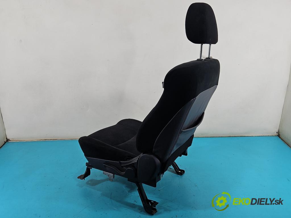 Mitsubishi Outlander II 2006-2013 2.0 DI-D 140 HP manual 103 kW 1968 cm3 5- Sedačka ľavý  (Sedadlo)