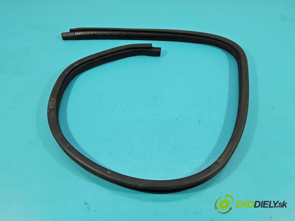 Suzuki Splash 1.3 DDIS 75 hp manual 55 kW 1248 cm3 5- Těsnění: dveře přední pravé 