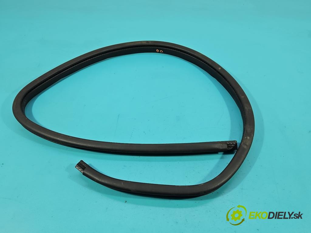 Suzuki Splash 1.3 DDIS 75 hp manual 55 kW 1248 cm3 5- Těsnění: dveře přední pravé