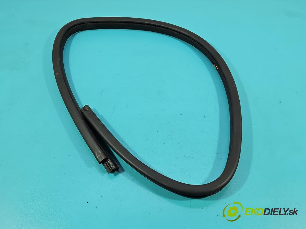 Suzuki Splash 1.3 DDIS 75 hp manual 55 kW 1248 cm3 5- Těsnění: dveře zadní levé  (Karoserie ostatní)