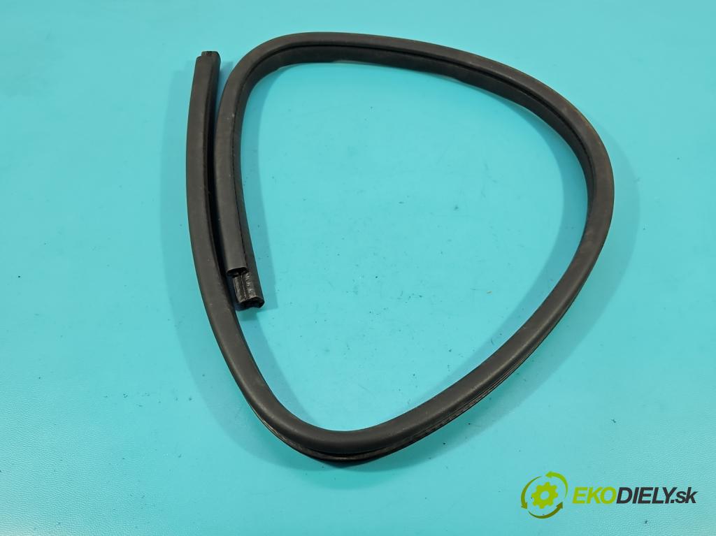 Suzuki Splash 1.3 DDIS 75 hp manual 55 kW 1248 cm3 5- Těsnění: dveře zadní pravé  (Karoserie ostatní)