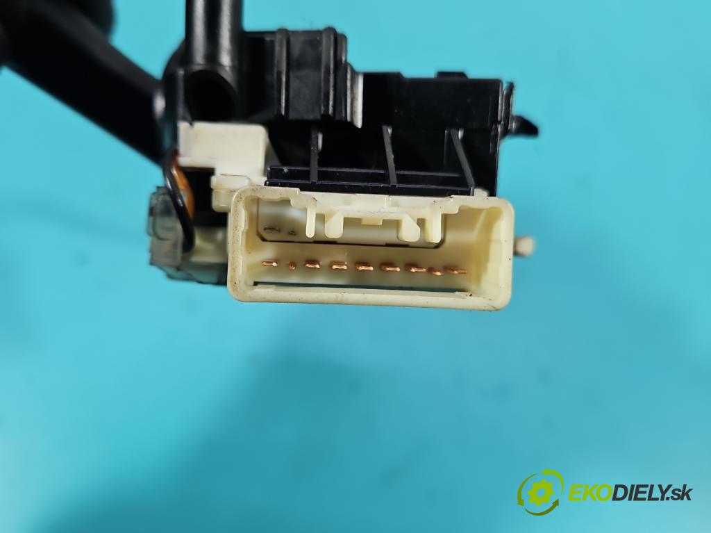 Suzuki Splash 1.3 DDIS 75 HP manual 55 kW 1248 cm3 5- prepínač smeroviek 173744 (Prepínacie páčky pod volantom)